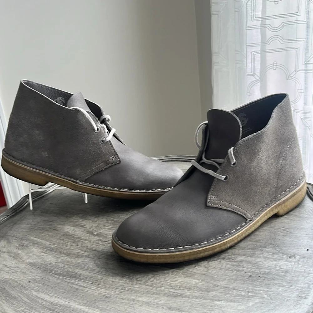 Clark’s gray suede leather chukka boots size 10